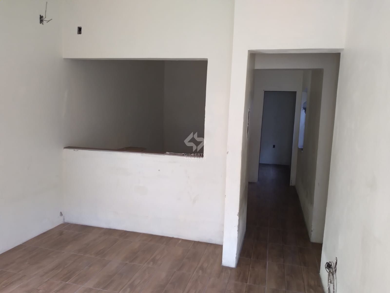 Casa com 2 dorm.  de  alvenaria em região arborizanada.