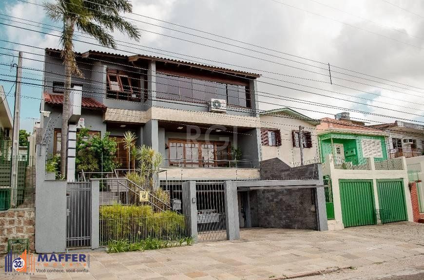 Casa com 5 dormitórios, 550 m²  no Bairro Vila Jardim - Porto Alegre/RS