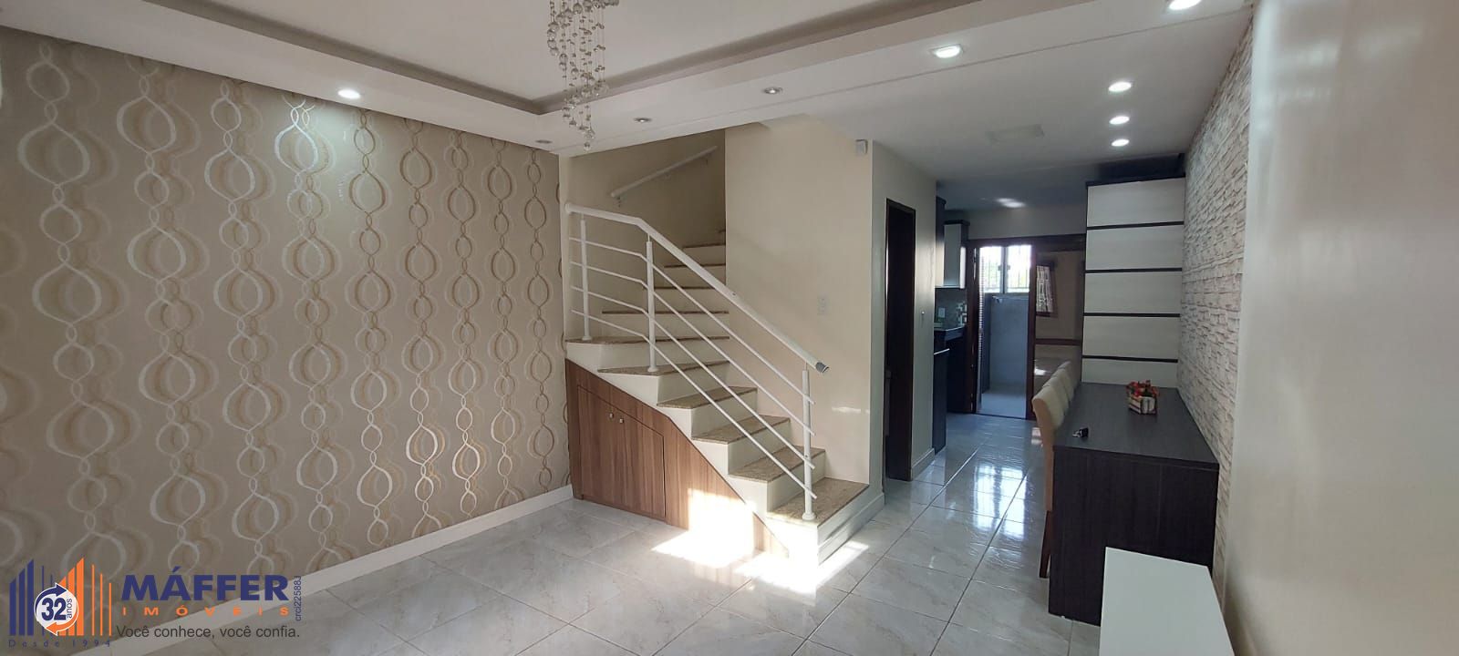 Boletto Imóveis vende casa em Canoas , 2 dormitórios, 1 banheiro, 1 lavabo, garagem para 2 carros, com móveis fixos em MDF, em fino acabamento.
