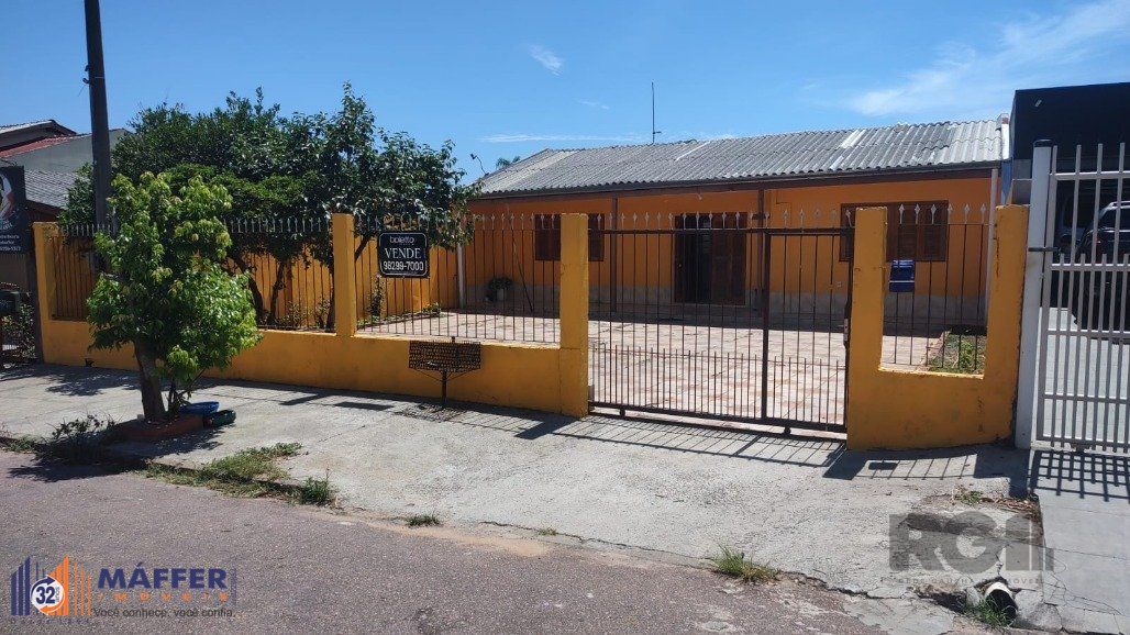 Vende casa com 84m² ,  2 dormitórios, terreno com 300m²