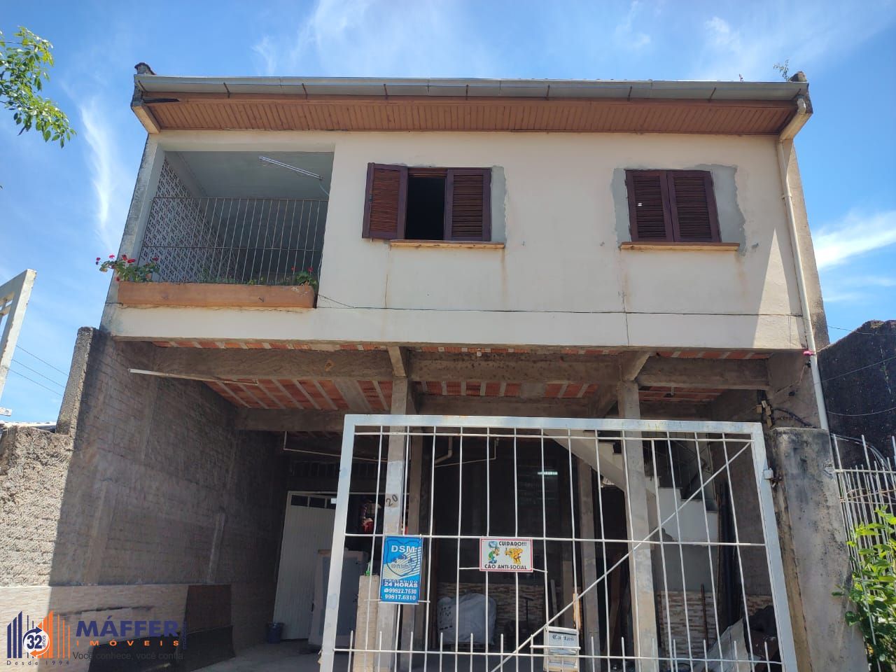 Vende Casa Comercial com deposito na parte de baixo, 289,80m²residência em cima.
