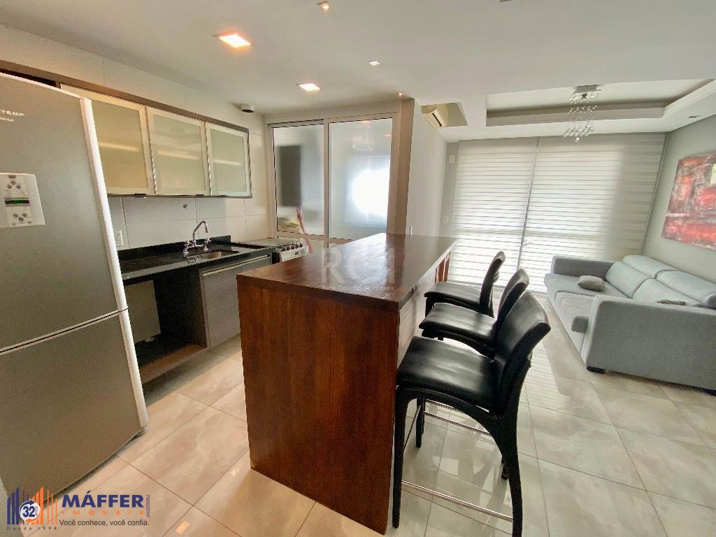 Apartamento Para Comprar no Karpathos com 2 Dormitórios transformado em 1 suite com closet