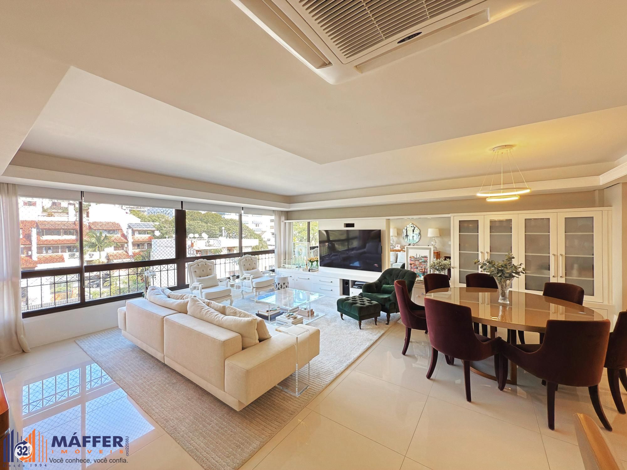 Apartamento semimobiliado 142m² no Mont'Serrat — suíte com closet e 2 vagas