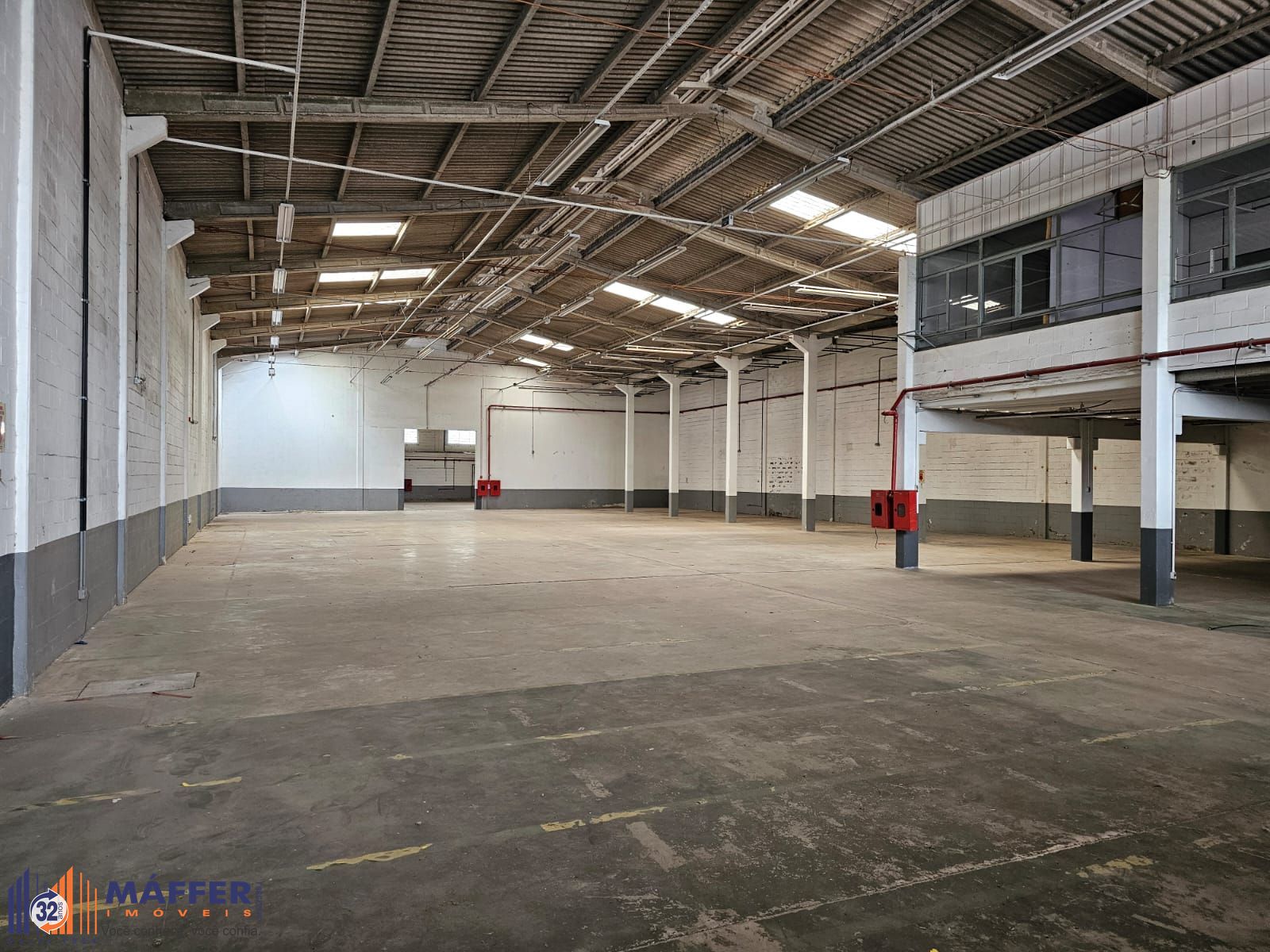 Pavilhão 3 quartos à venda, 2200m², Morro Santana - Porto Alegre