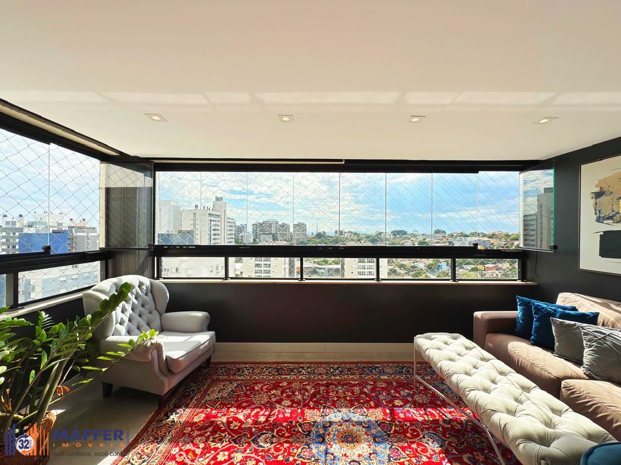 Apartamento de 3 suítes com 3 vagas, 136 m2 próximo ao Shopping Iguatemi.