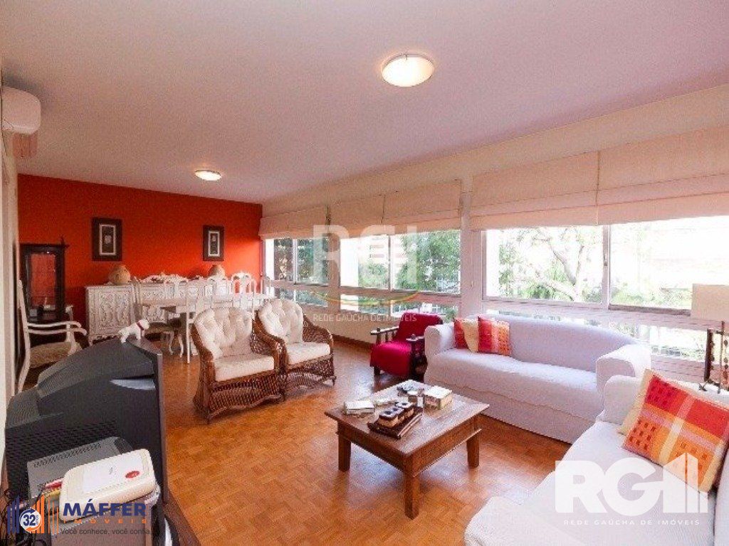 Apartamento a venda, de 176 m2 com 3 dormitórios no Moinhos de Ventos em Porto Alegre.