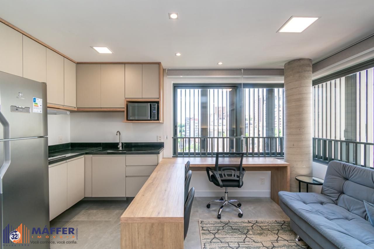 Loft de alto padrão construtivo no bairro Moinhos de Vento, planta de 29,60 m2 privativos com porcelanato, forro em gesso e aberturas em alumínio com vidros duplos.