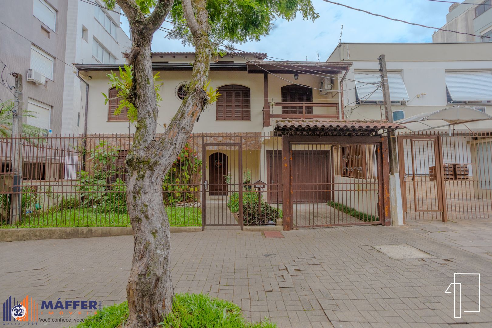 Oportunidade sobrado 2/3 pisos com 21D e 19 suítes - Jdm Botânico - P. Alegre.