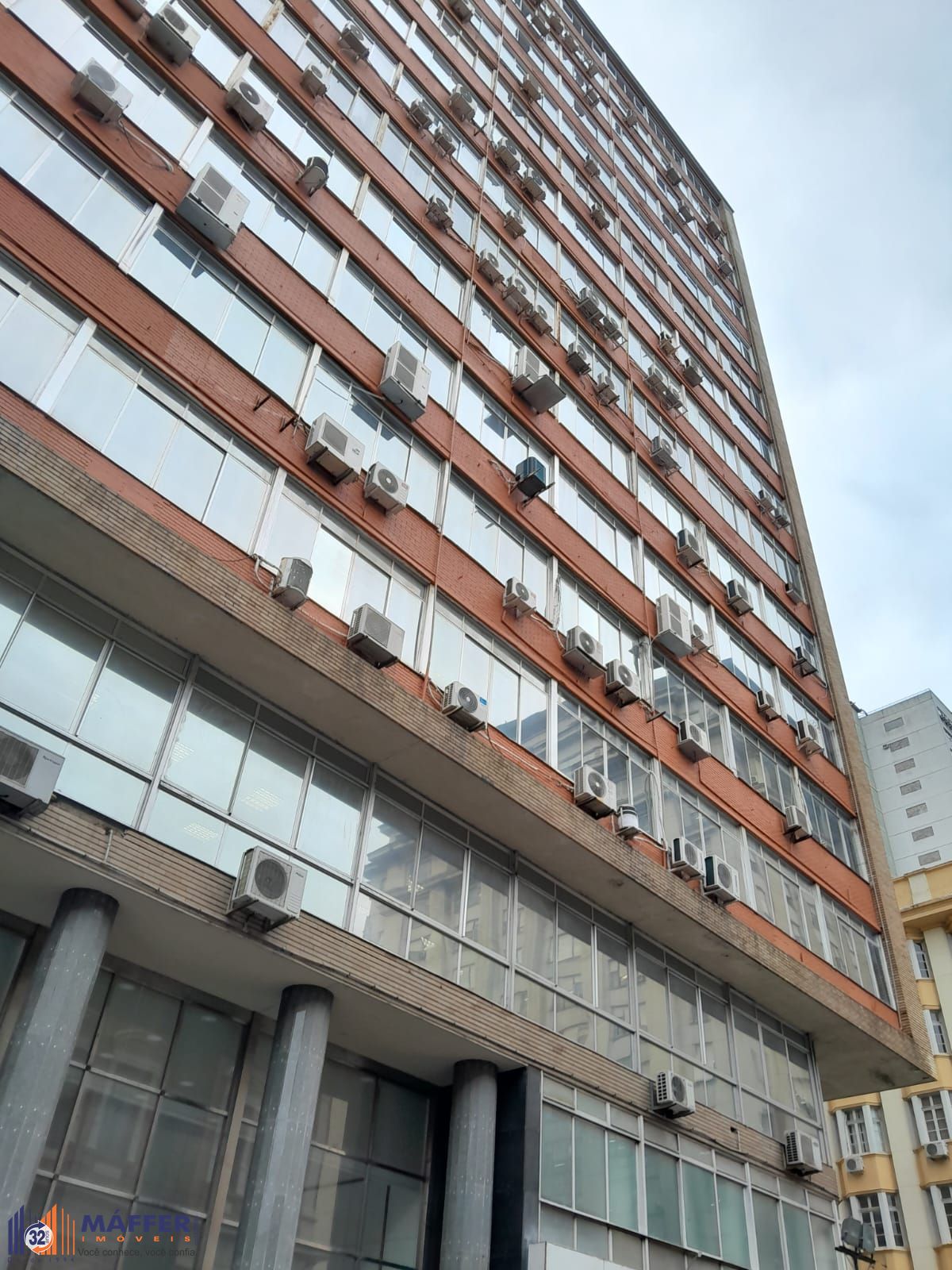 Salas com  meio andar,para empresas ou órgãos públicos com 262,41m2 ,Centro