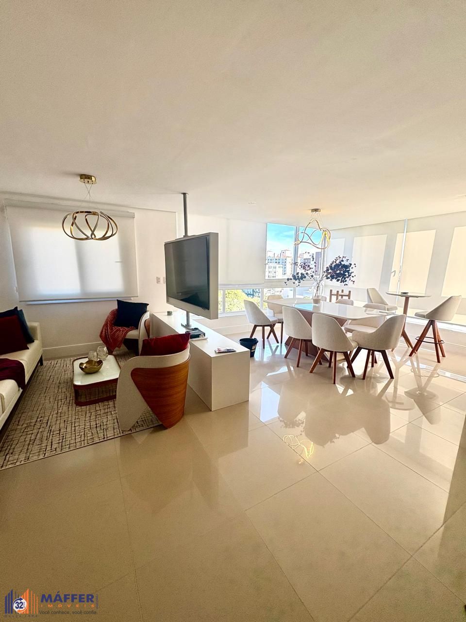 Apartamento à venda no Bairro Tristeza – Mobiliado. Lindo apartamento de 3 dormitórios, transformado em 2 dormitorios, sendo 1 suíte, com excelente distribuição dos ambientes.