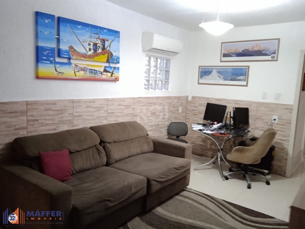Casa para Venda - 140m², 5 dormitórios, 2 vagas - Cavalhada, Porto Alegre