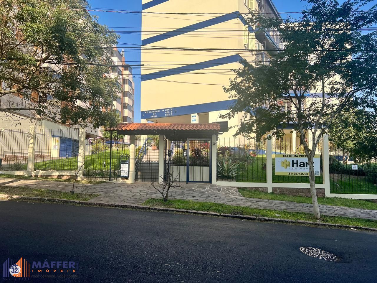 Apartamento 3 dormitorios, 1 suite, 2 vagas de garagem mais dependência de empregada no bairro tristeza.