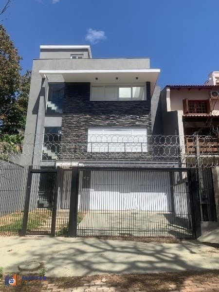Casa com 3 dormitórios e suíte à Venda no Bairro Medianeira - Porto Alegre/RS