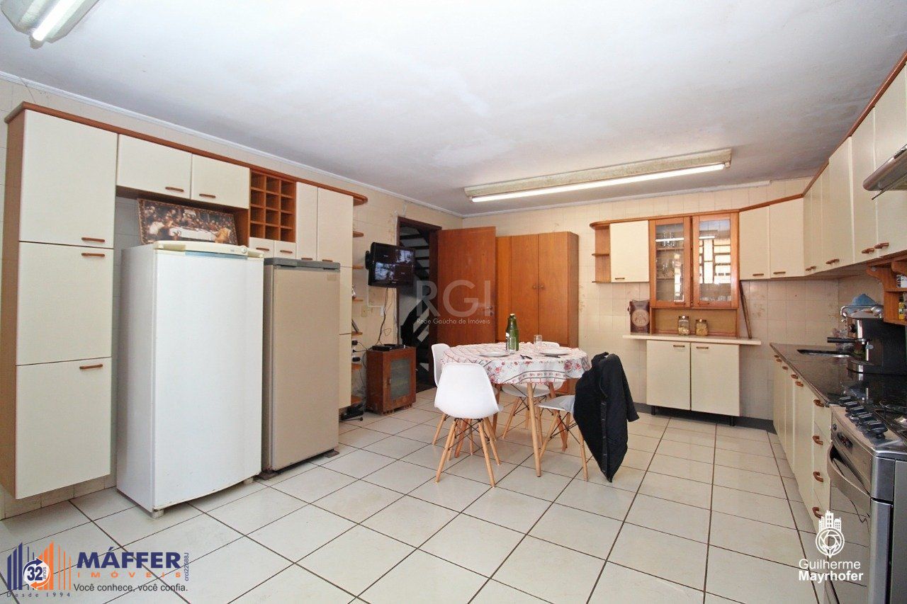 Casa para Venda - 526.64m², 4 dormitórios, sendo 2 suites, 4 vagas - Teresópolis