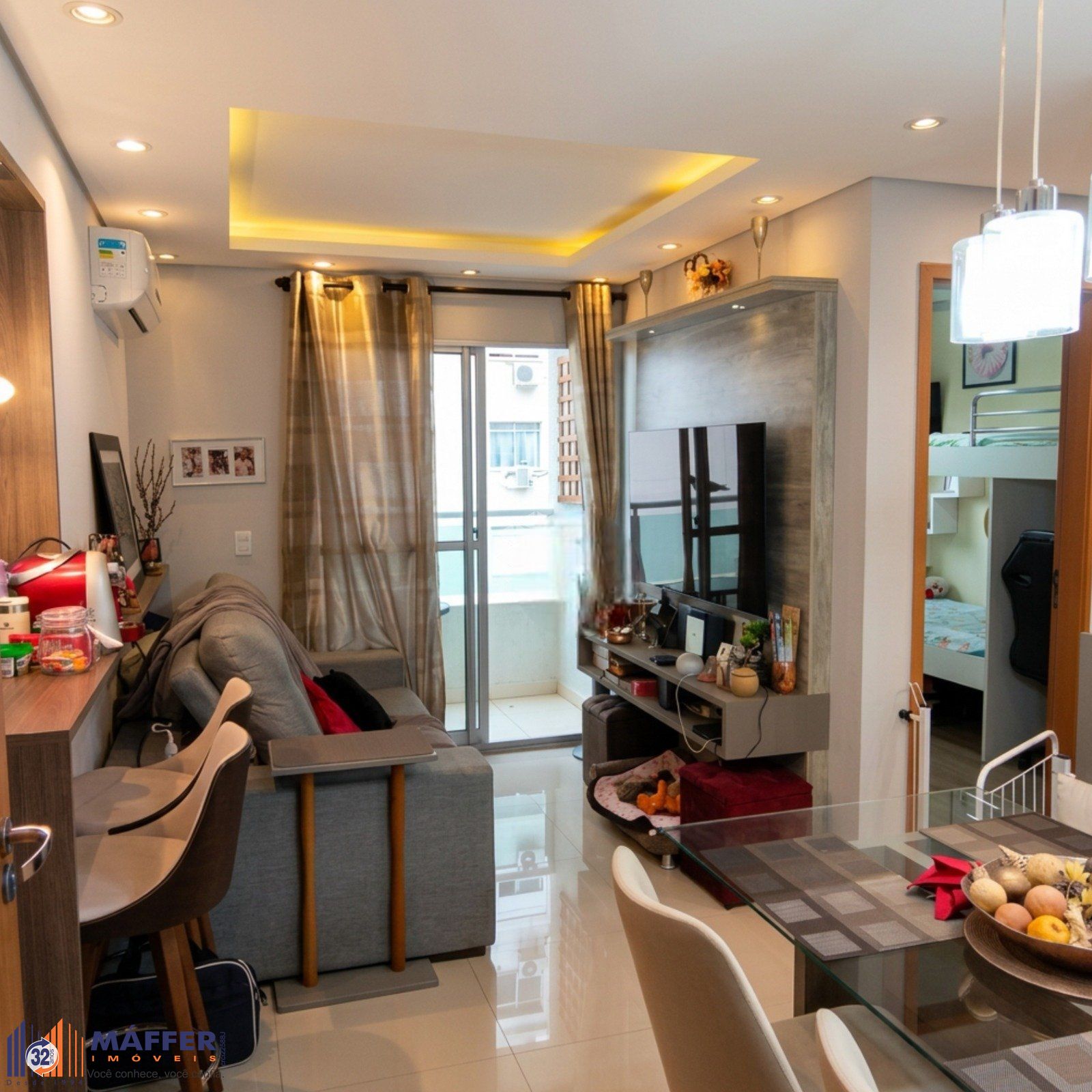 Apartamento Mobiliado com 2 Dormitórios, Suíte e Sacada com Churrasqueira