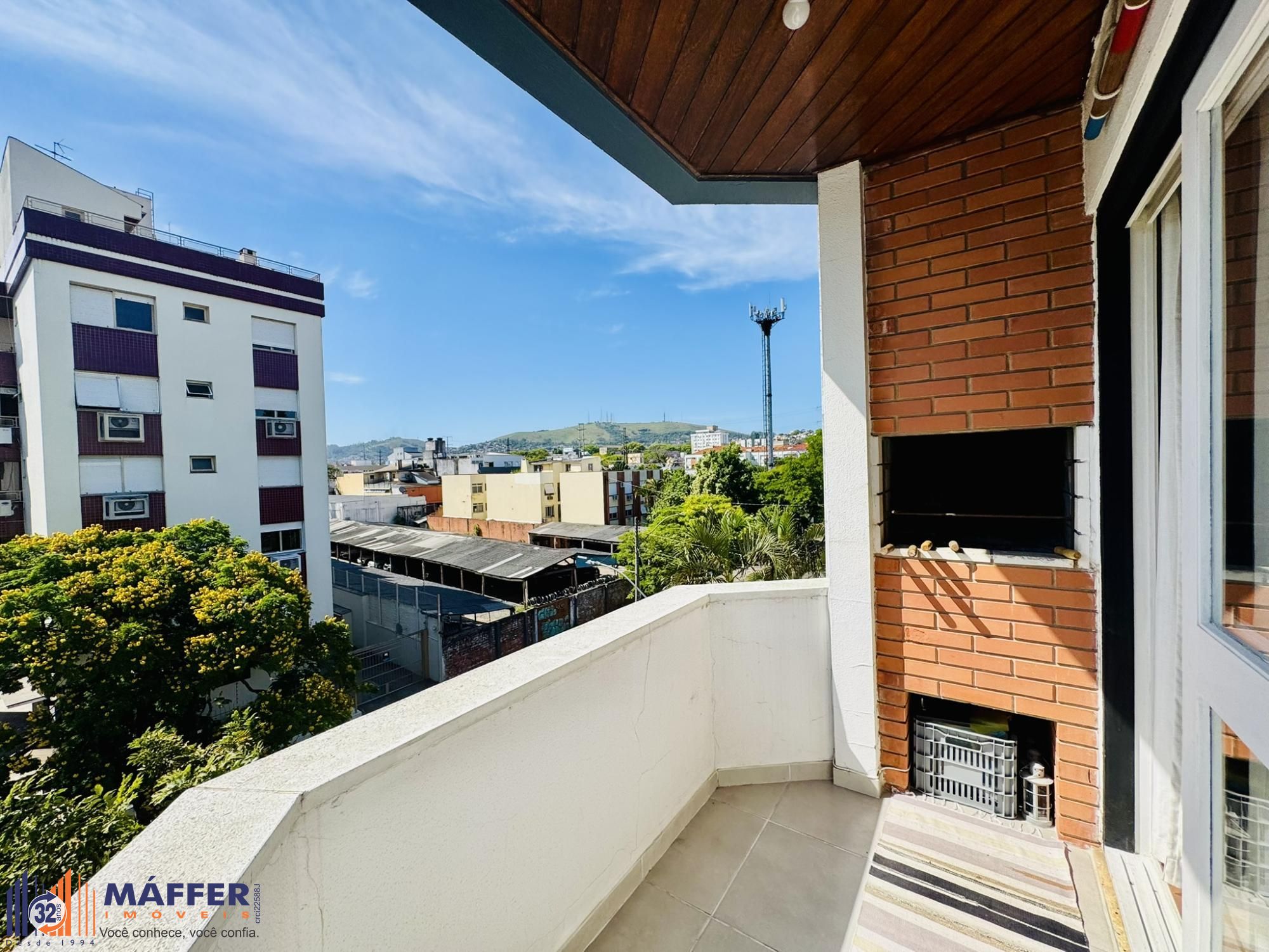 Apartamento 1 Dormitório Reformado com Sacada e Churrasqueira no Jardim Botânico