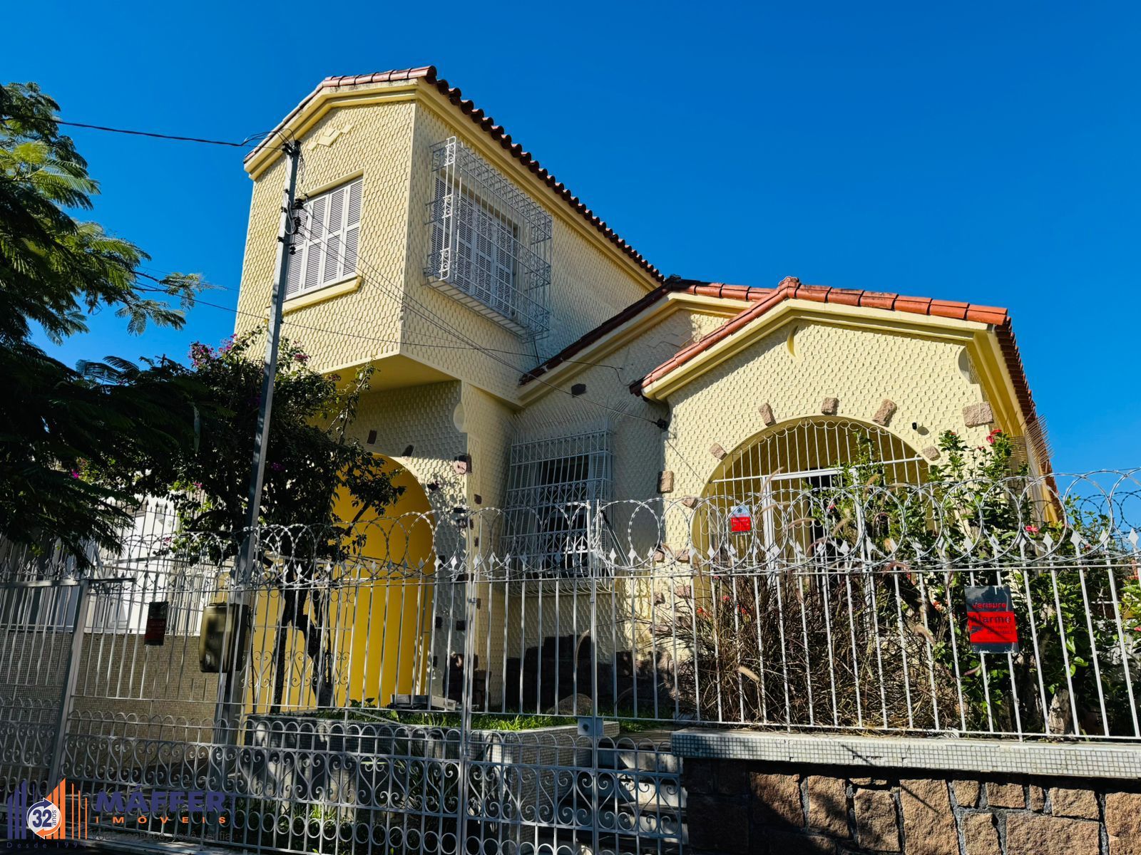 Casa Ampla com Pátio e Excelente Localização no Petrópolis
