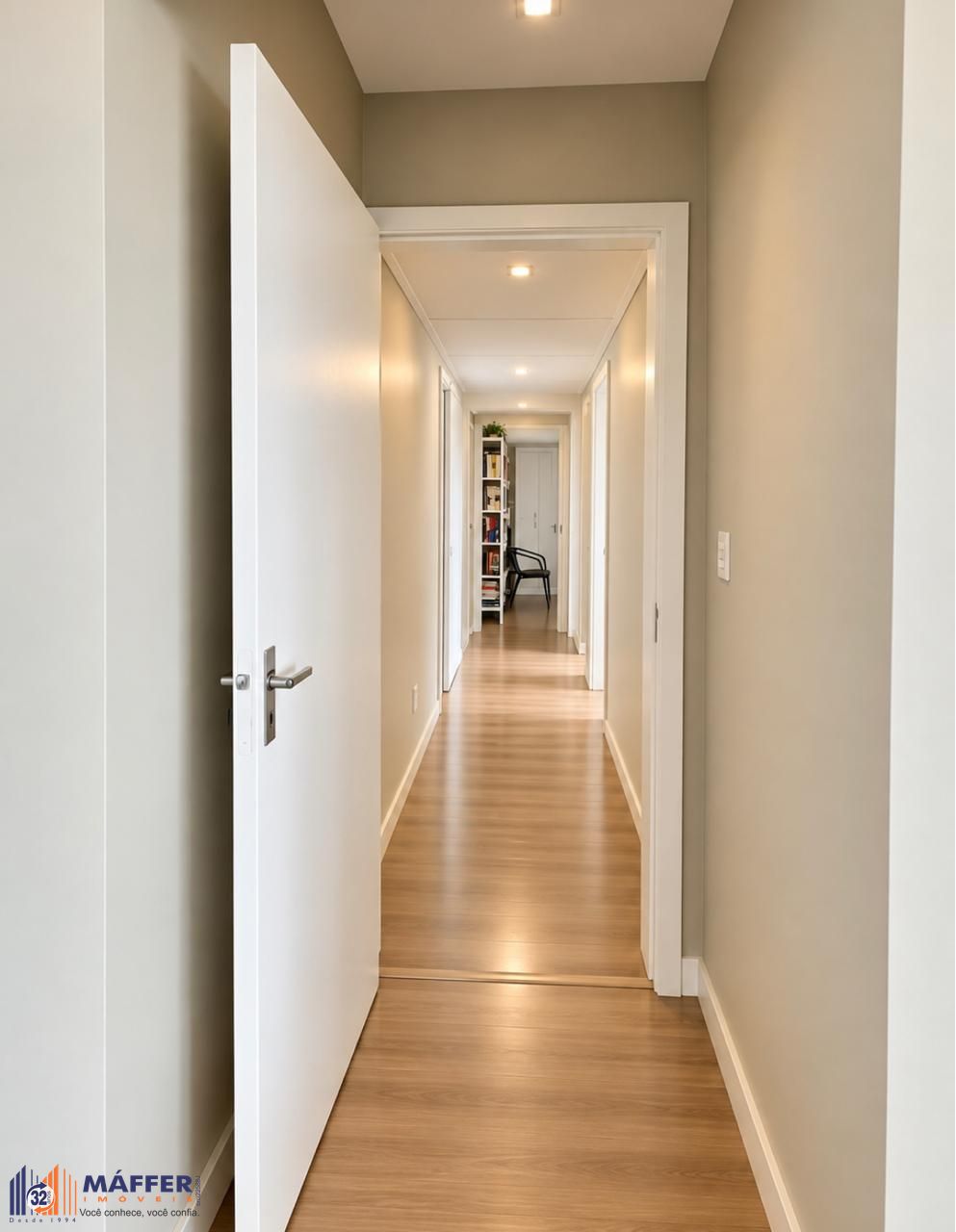 Corredor Iluminado-Laminado.