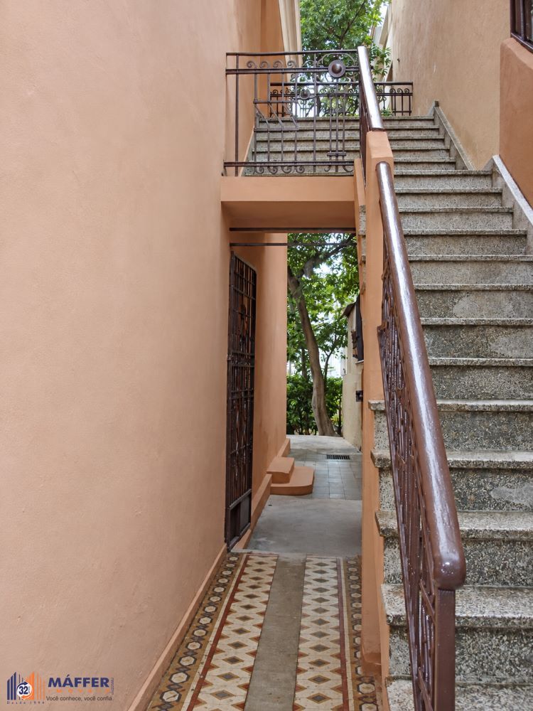 CORREDOR-ESCADARIA-JARDIM-INTERNO