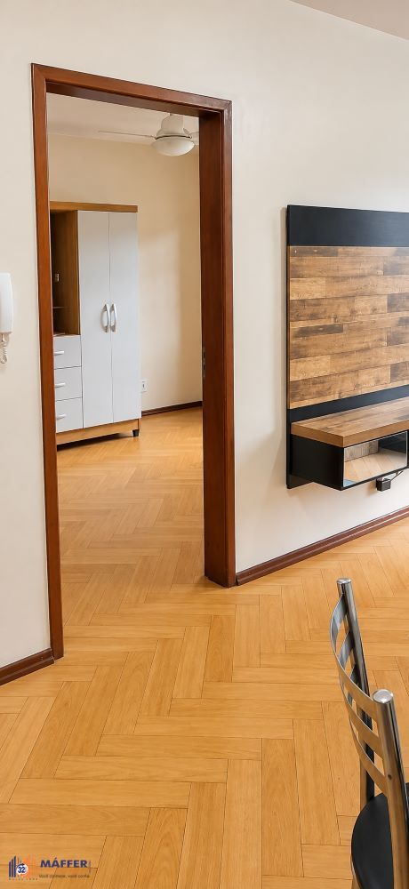 interior-moderno-com-porta-madeira