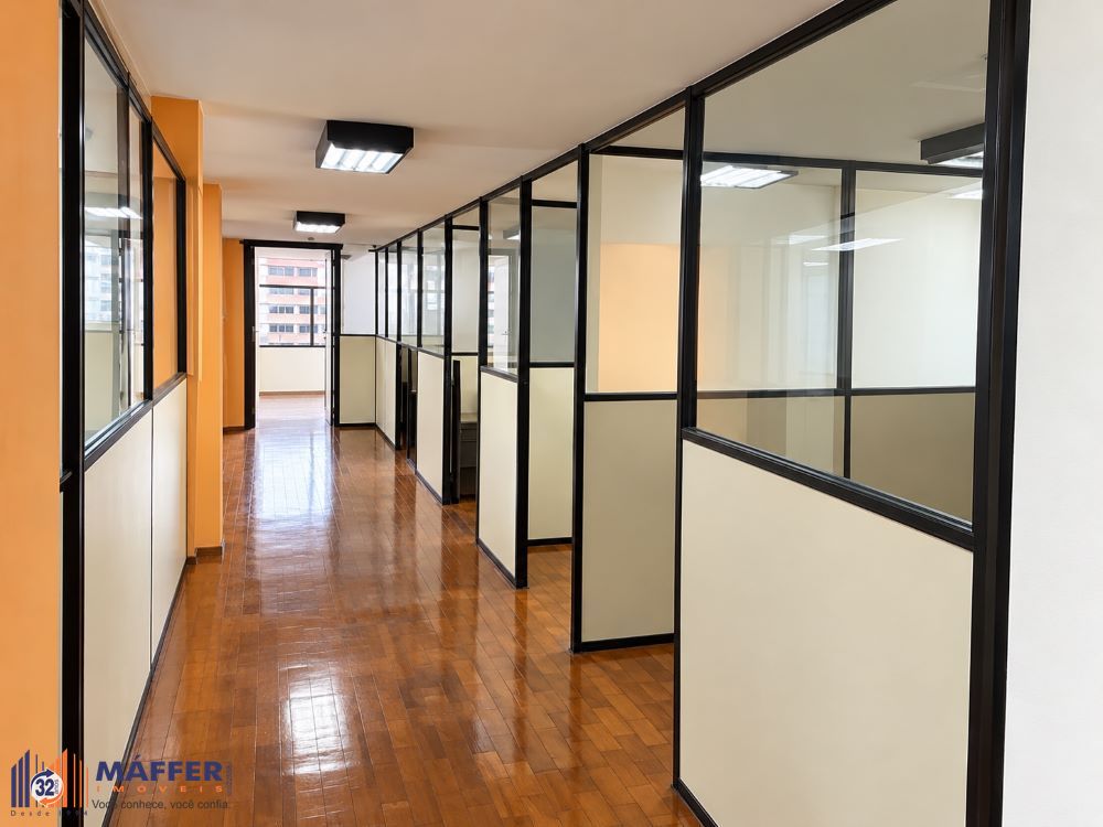 corredor-escritorio-com-vidro