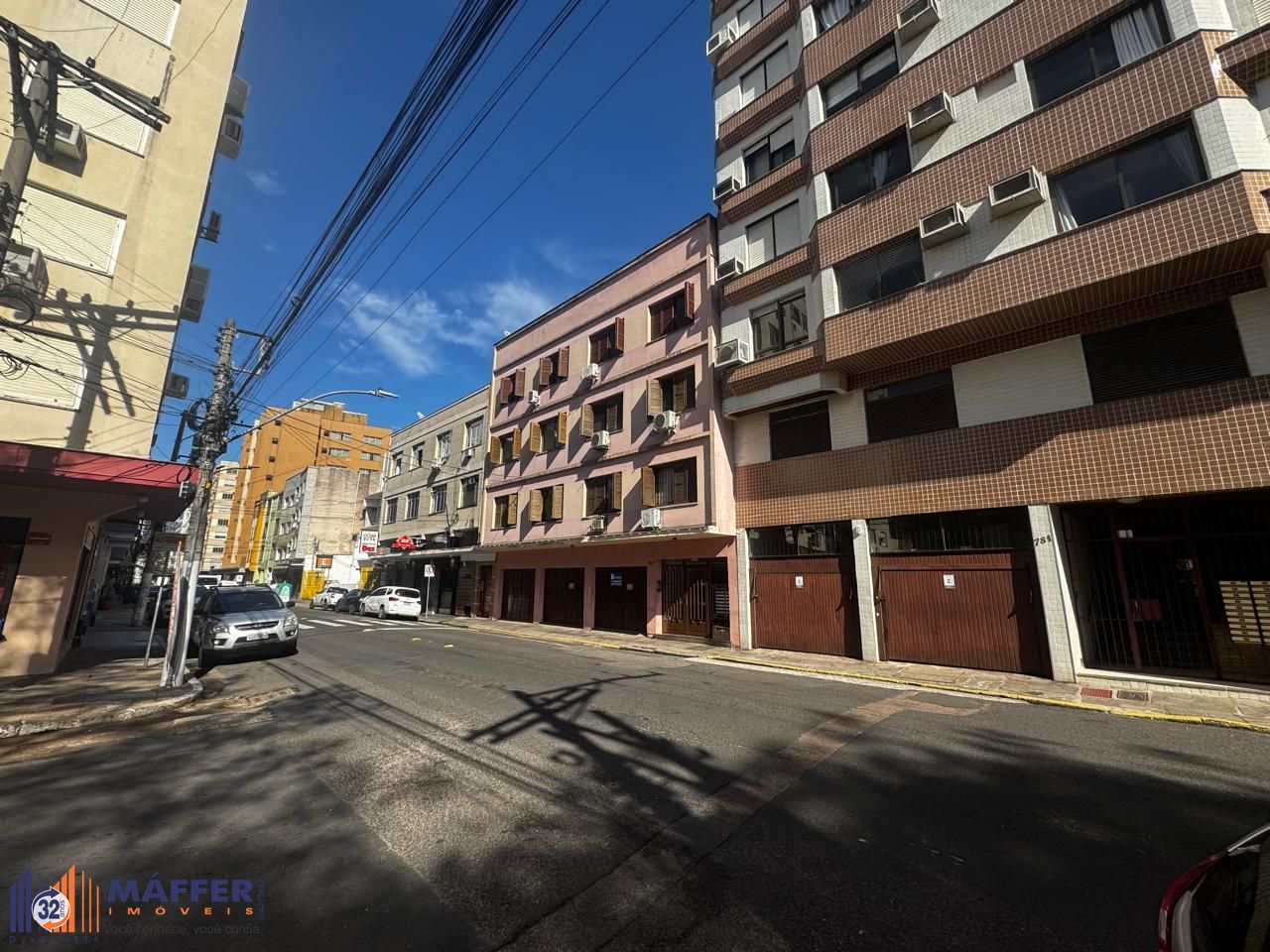 Apartamento de 3 dormitórios, banheiro social e lavabo na Cidade Baixa em Porto Alegre