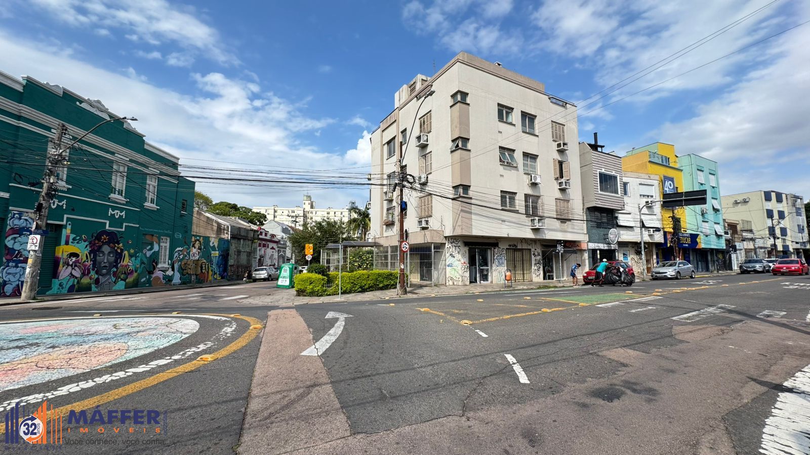 PRÉDIO-EM-ESQUINA