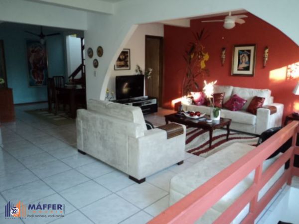 Casa para Venda - 450m², 3 dormitórios, 1 vaga - Floresta
