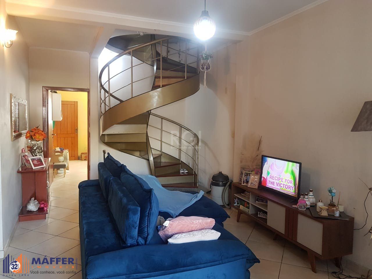 Casa para Venda - 300m², 4 dormitórios, sendo 1 suites, 2 vagas - Glória