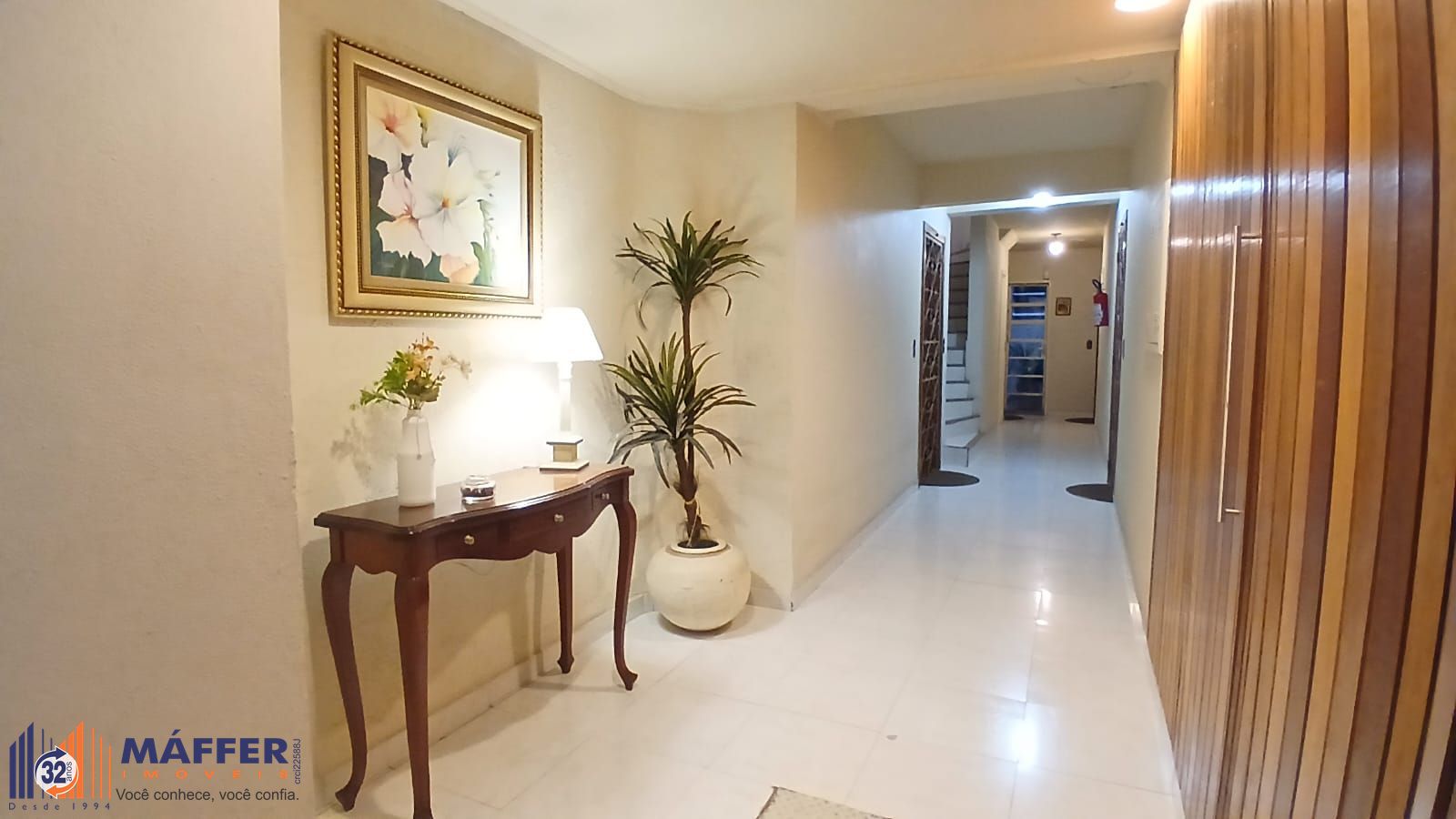Apartamento de 02 dormitórios no bairro Jardim Botânico.
