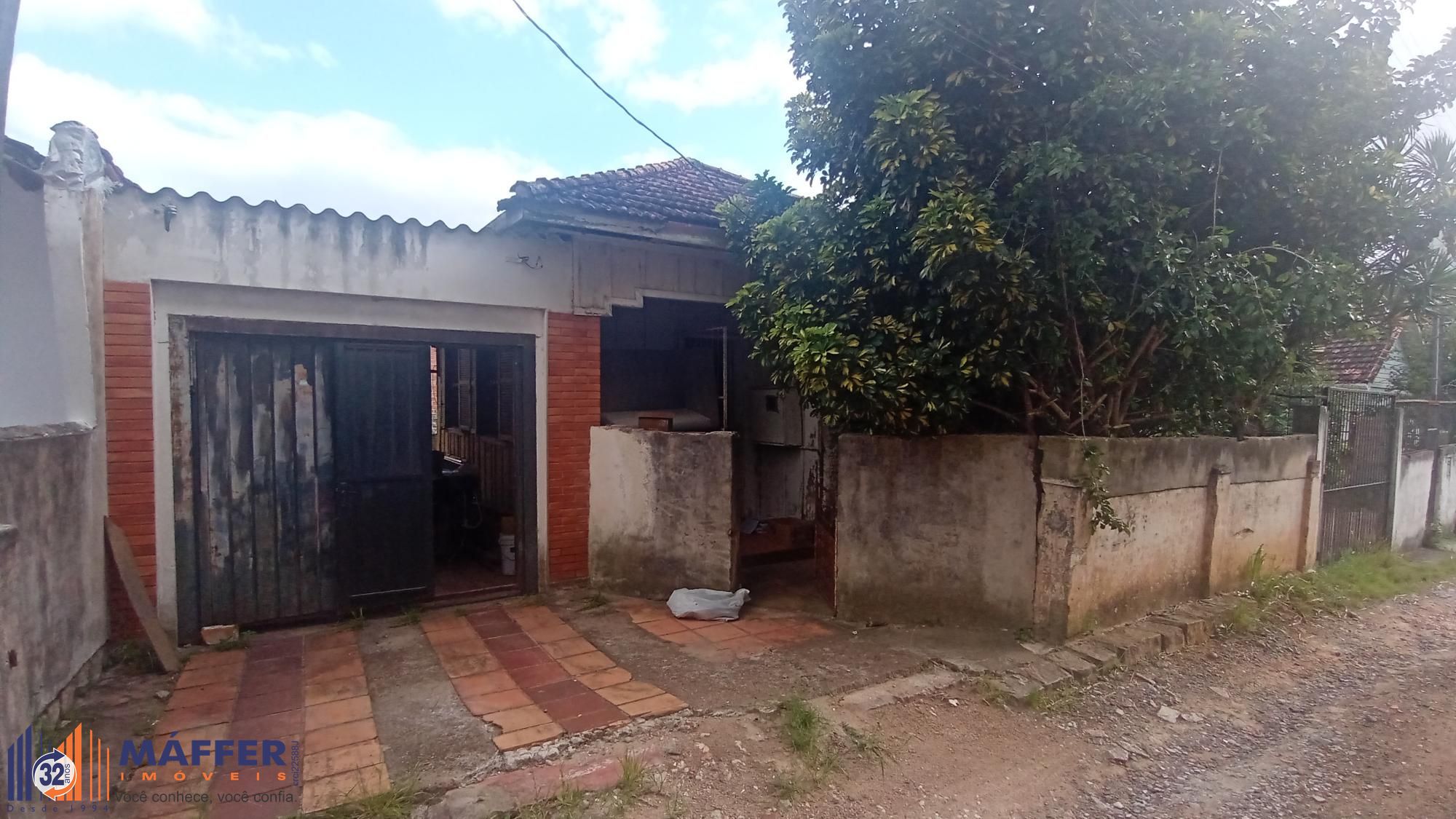 Casa com 2 dormitórios no bairro Glória