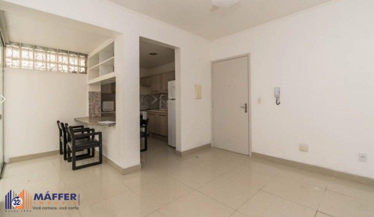 Apartamento de 1 dormitório, com um pequeno pátio no bairro Centro Histórico.