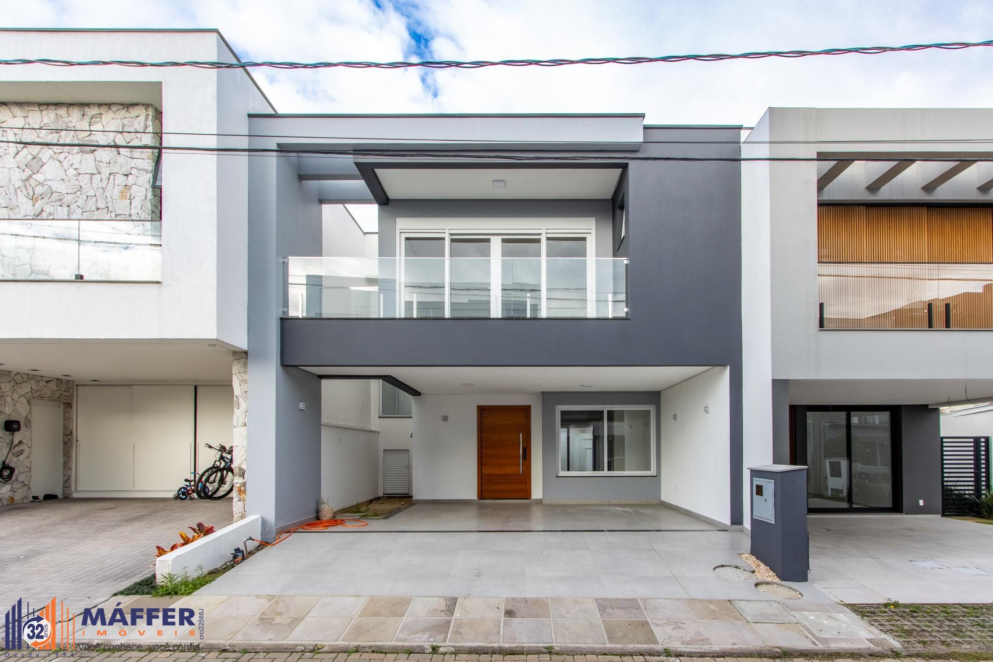 Casa no Condomínio  Pateo Verde, 3 suítes sendo 1 master com sacada e 2 vagas .