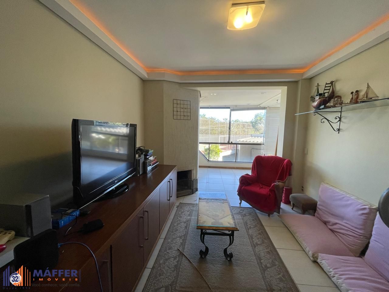 Apartamento bairro Tristeza, com 110 m² de área privativa, 03 dormitórios sendo 01 suíte e 02 vagas de garagem!