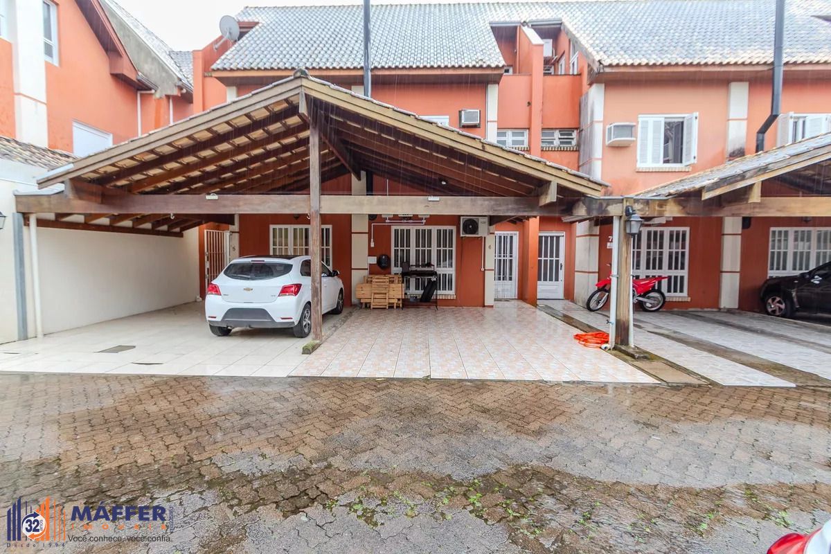 Casa de condomínio, 3 dormitórios, 1 suíte e 2 vagas cobertas no bairro Teresópolis.