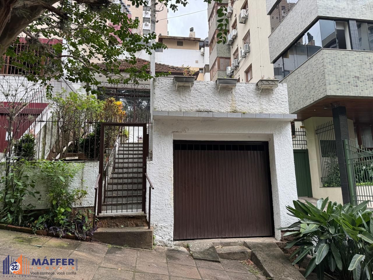 Casa de alvenaria, 3 dormitórios, 1 vaga coberta, bairro Mont Serrat.