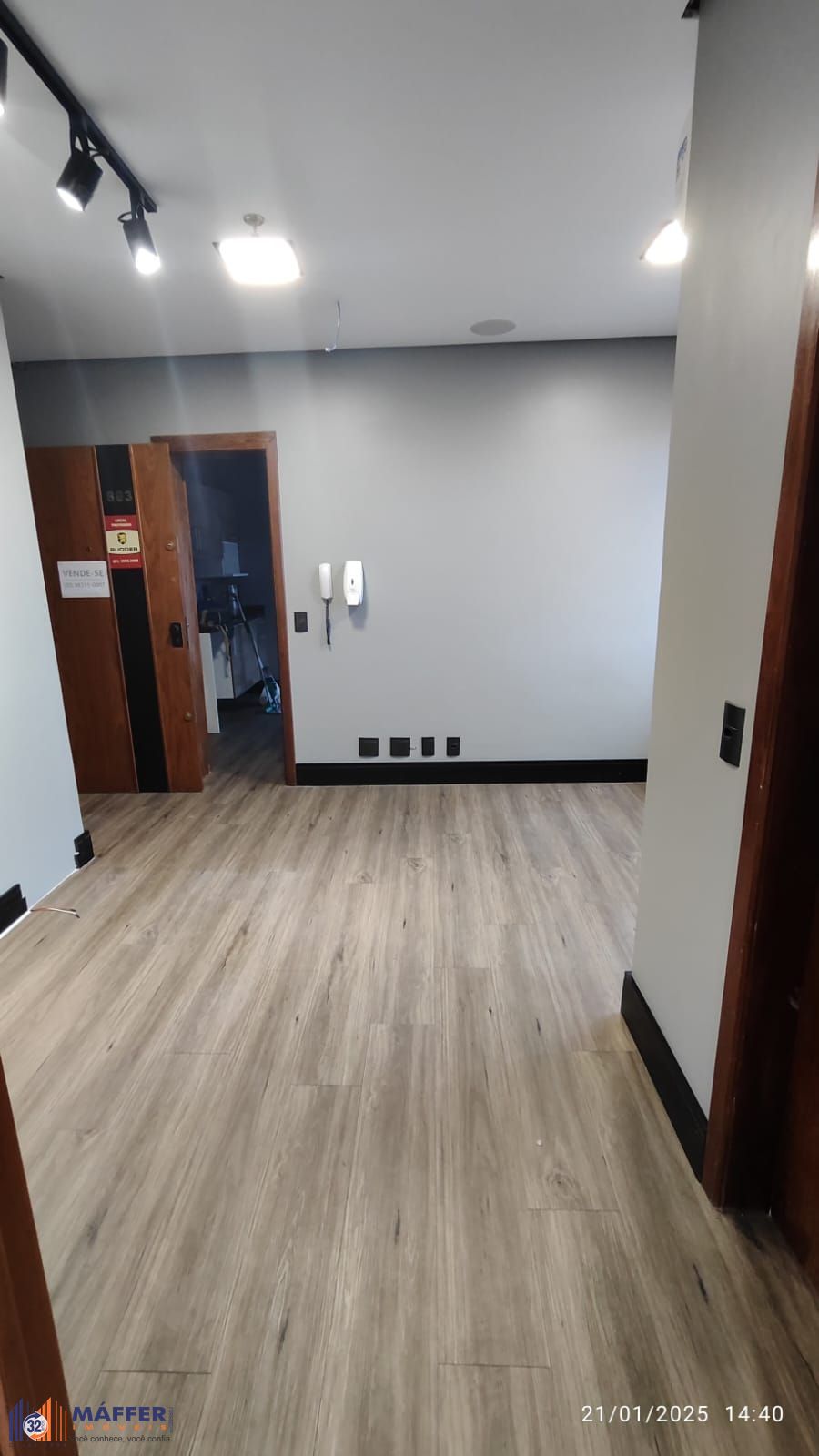 Duas salas comerciais unificadas -Bairro Menino Deus