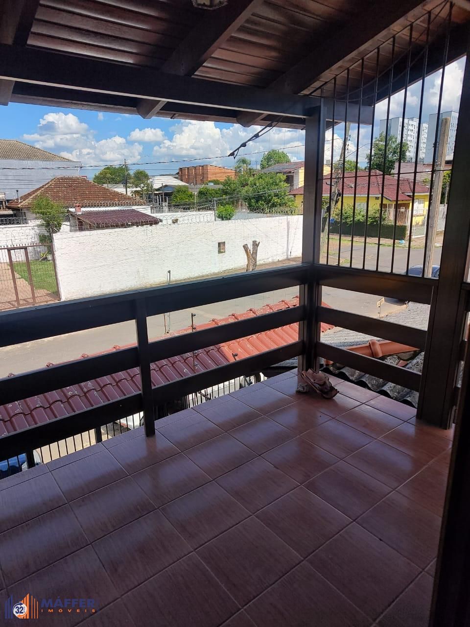 Casa com 3 dormitórios á venda em Porto Alegre