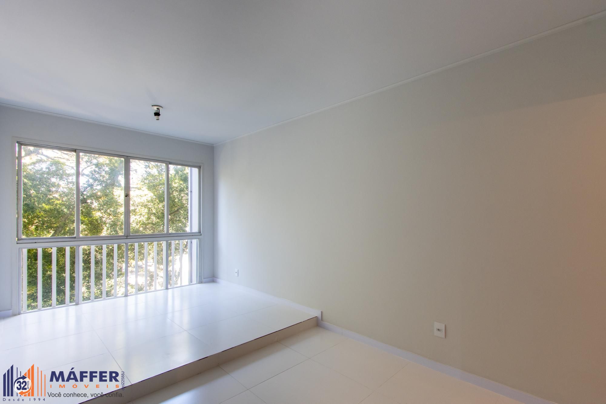 Apartamento 3 quartos, reformado, condomínio com infraestrutura - Bairro Cristal