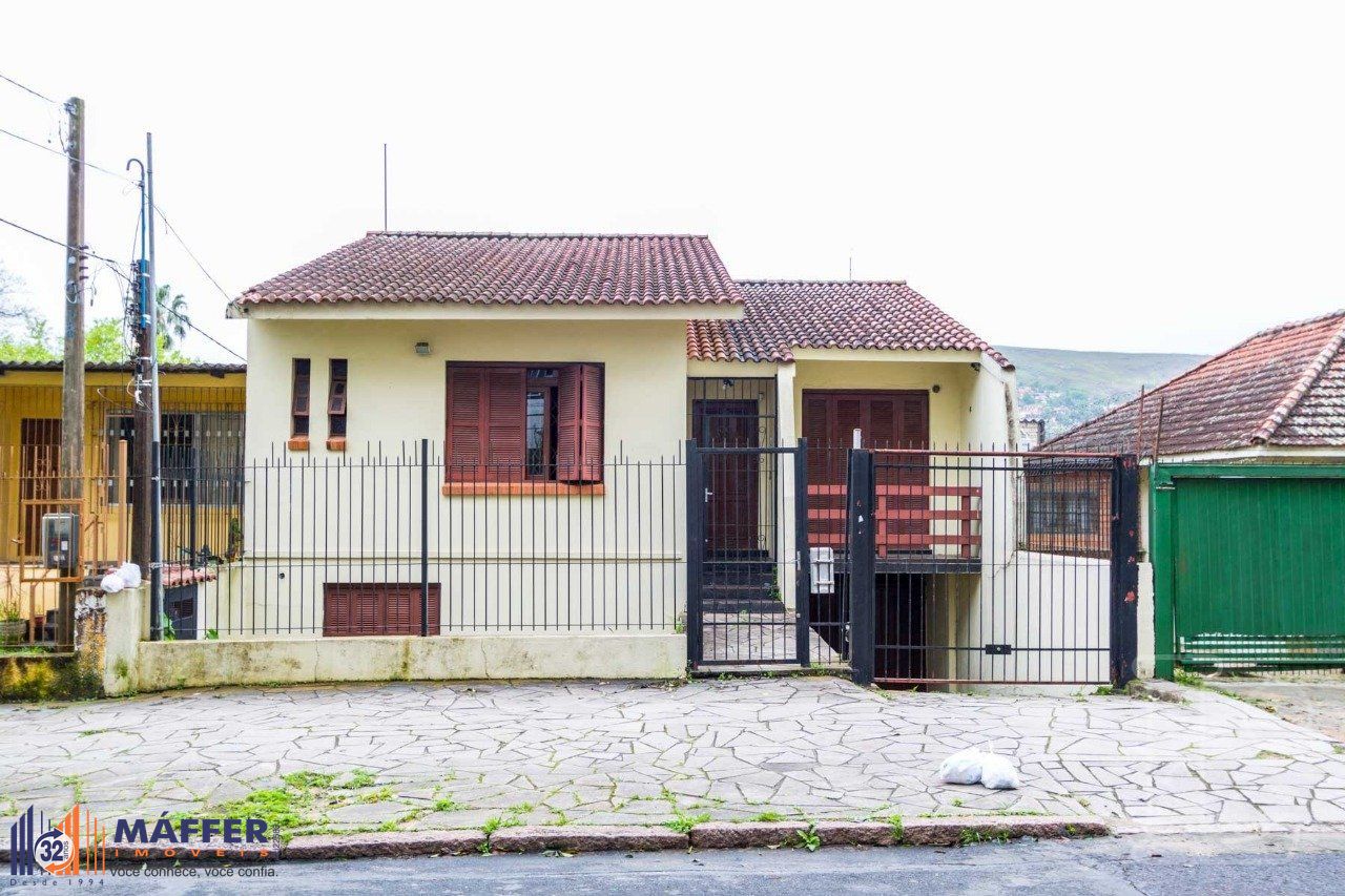 Casa com entradas independentes em Teresópolis: oportunidade para investimento e moradia