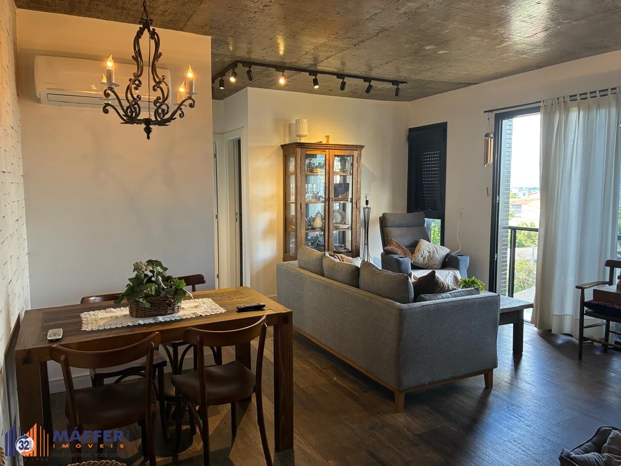 Vende-se apartamento com 2 quartos (1 suíte), 79m² e 2 vagas - Rua Eduardo chartier 190