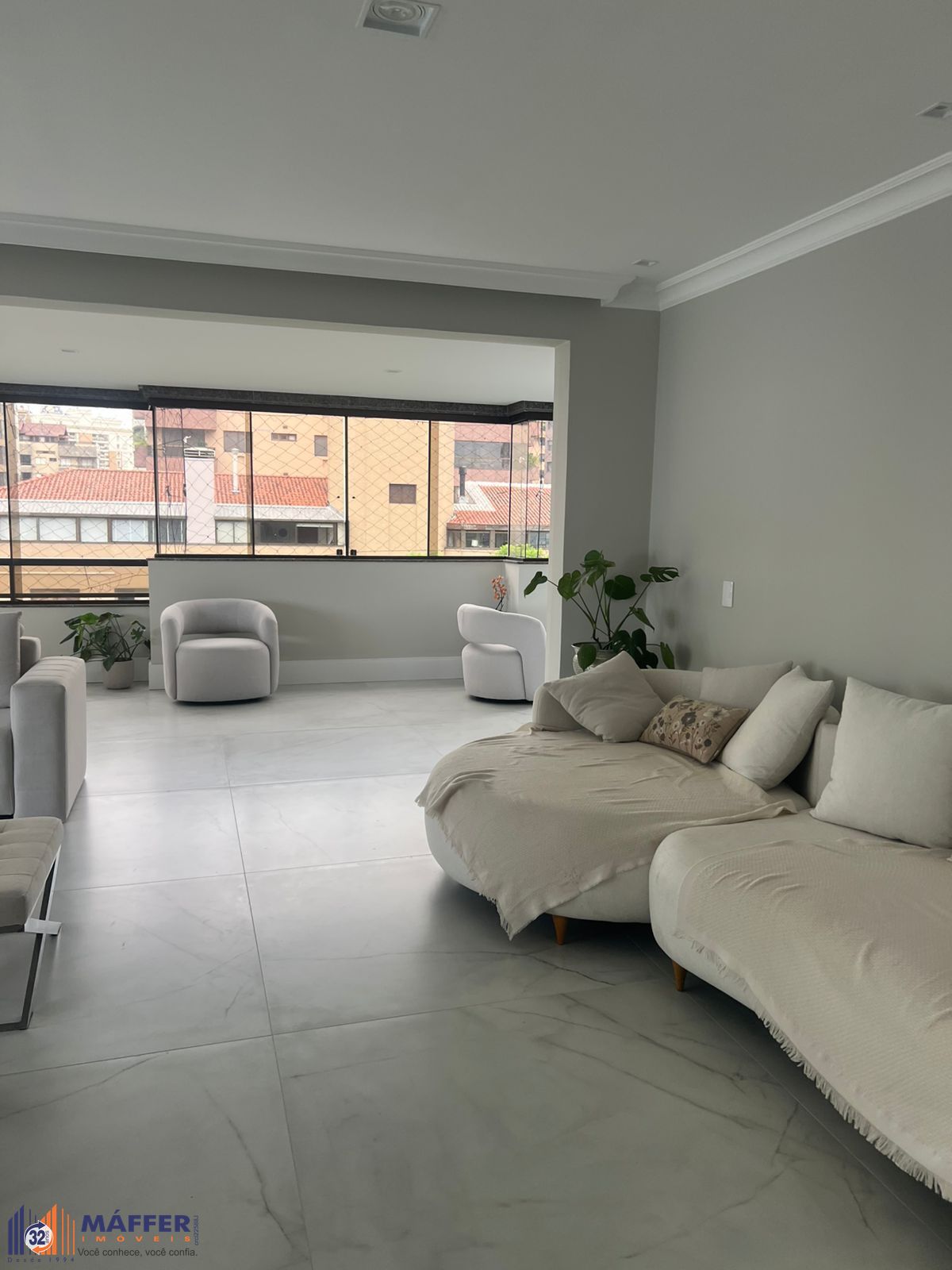 Vende-se apartamento com 4 suítes, 333m² e 3 vagas - Bela Vista
