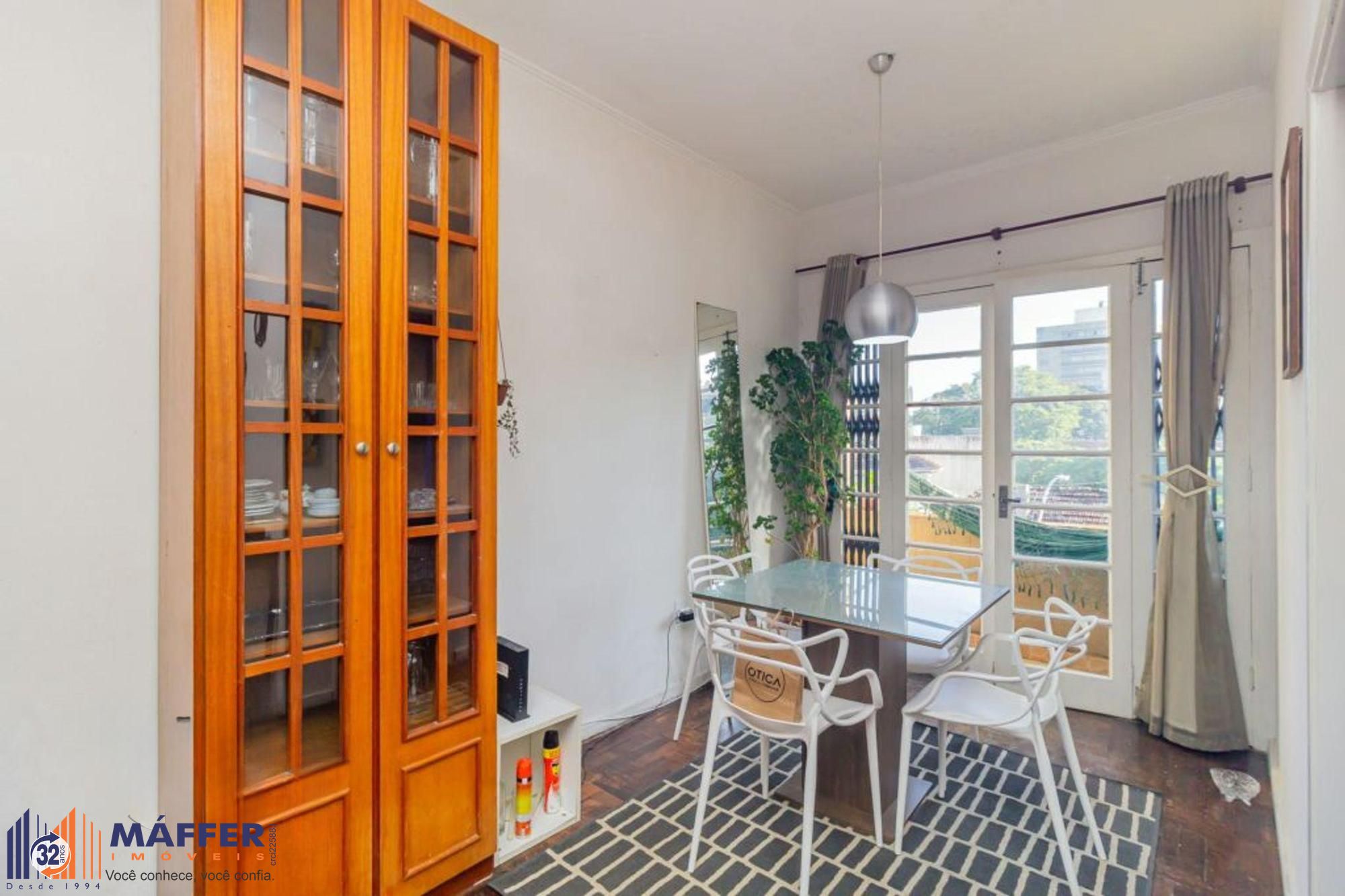 Vende-se apartamento com 3 quartos, 87m² e sacada - Petrópolis