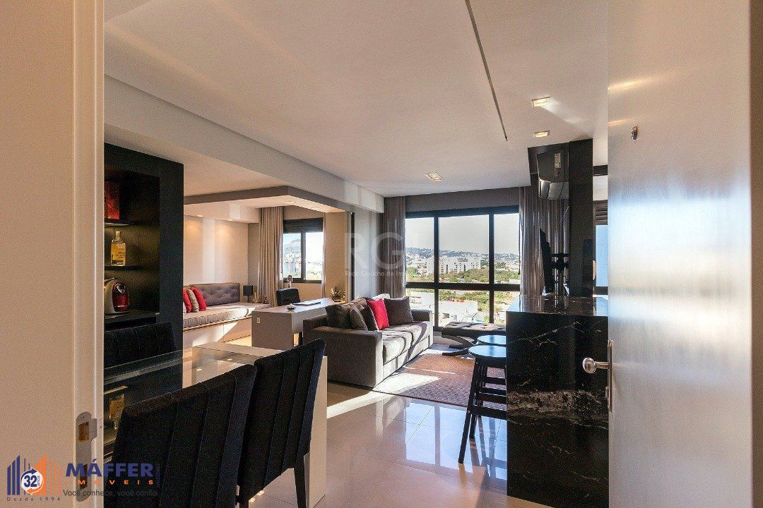 Apartamento | 2 Dormitórios | 1 Suíte | 1 Vaga | Bairro Cristal | Porteira Fechada