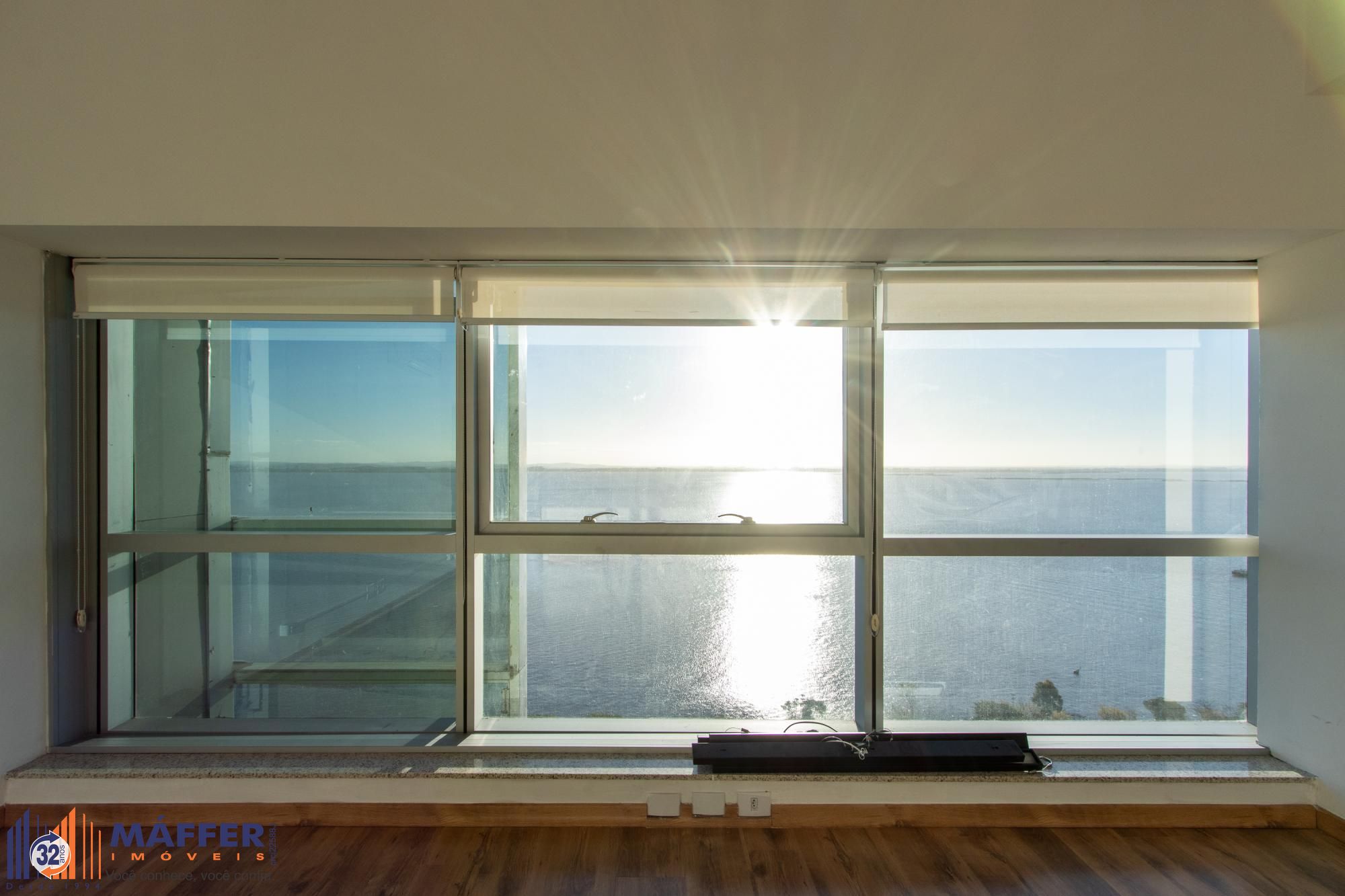 Sala Comercial no Ed. Cristal Tower junto ao Barra Shopping com vista para o Guaiba
