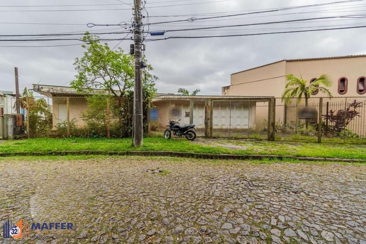 Casa com 5 dormitórios e 3 vagas no bairro Assunção