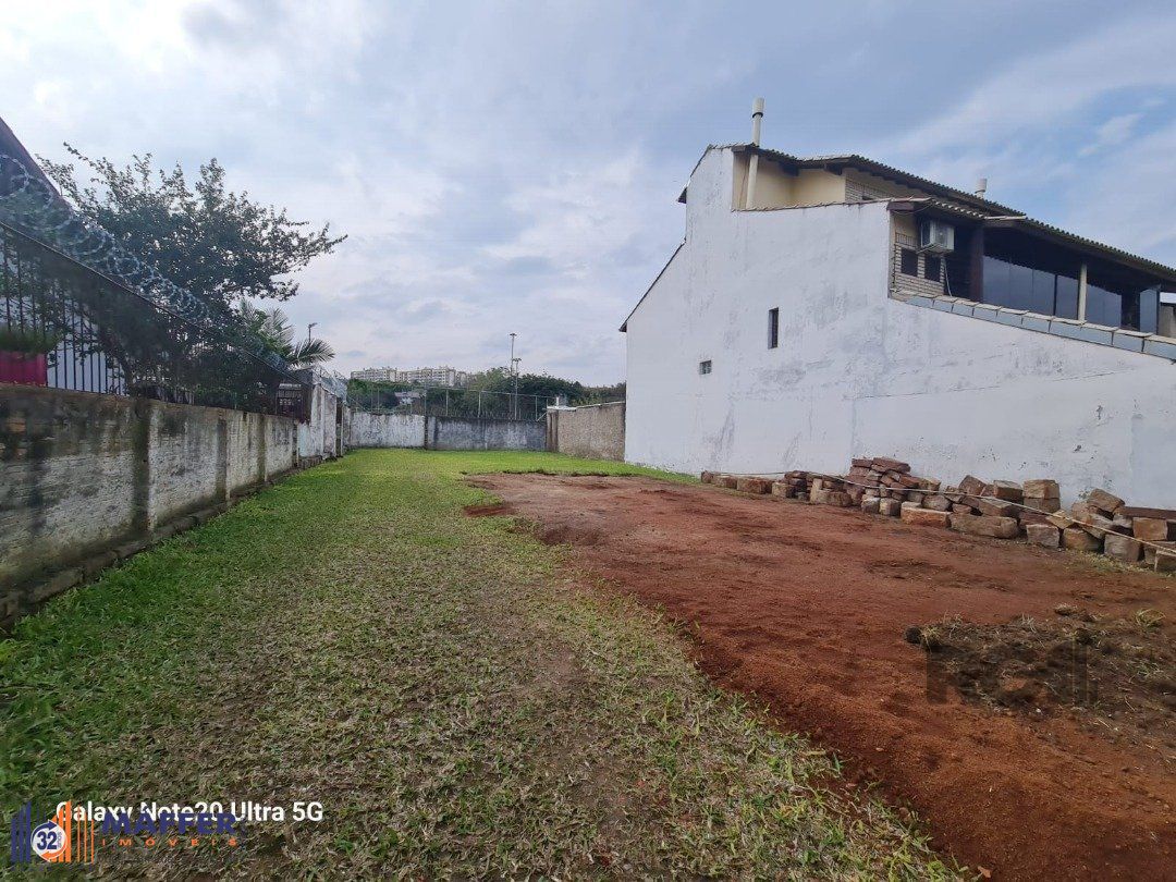 terreno plano com 330 m2 área total