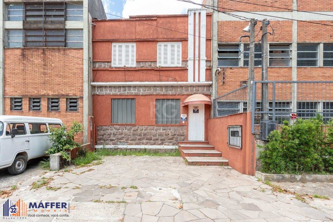 Casa para Venda - 232m², 3 dormitórios, 2 vagas - Navegantes