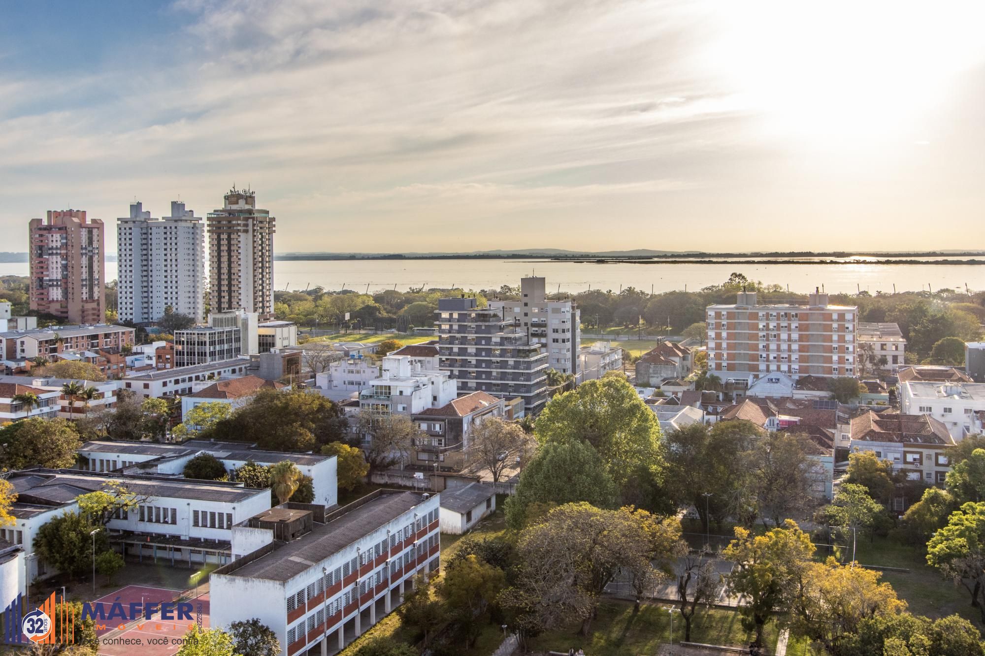 Apartamento 3 Dormitórios com vista definitiva para o Guaíba no bairro Menino Deus - Saúde e Lazer ao Seu Alcanc