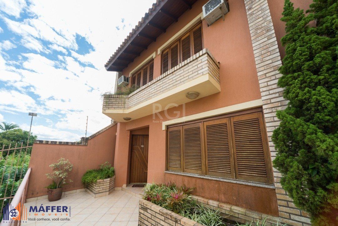 Casa Condominio para Venda - 240m², 3 dormitórios, sendo 1 suites, 3 vagas - Tristeza
